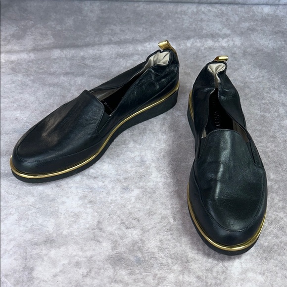 Ron White Unsized NWOT Black Leather Slip-On Loafers Gold Trim Women US 7-7 1/2 - Picture 1 of 8